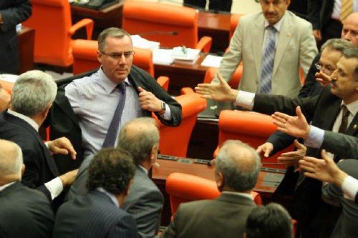 Meclis'te yumruklar konuştu - Resim 42