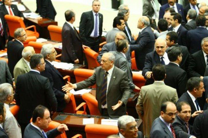 Meclis'te yumruklar konuştu - Resim 38
