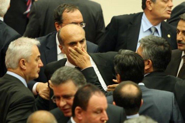 Meclis'te yumruklar konuştu - Resim 8