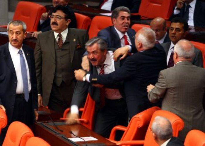 AKP'li milletvekili sinir krizi geçirdi - Resim 1