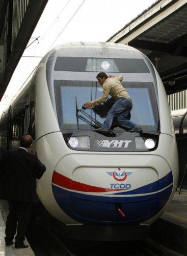 Gül hızlı trenle Eskişehir’e gitti - Resim 2