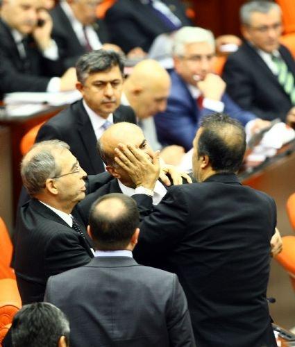 Meclis'te yumruklar konuştu - Resim 29