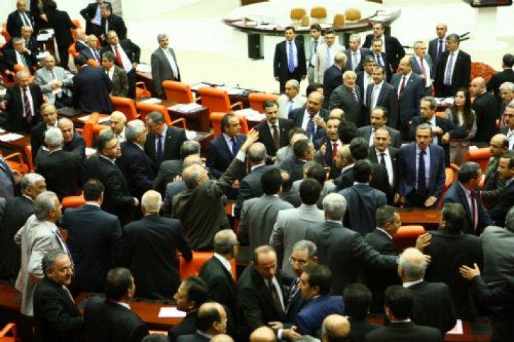 Meclis'te yumruklar konuştu - Resim 40