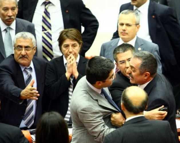Meclis'te yumruklar konuştu - Resim 31