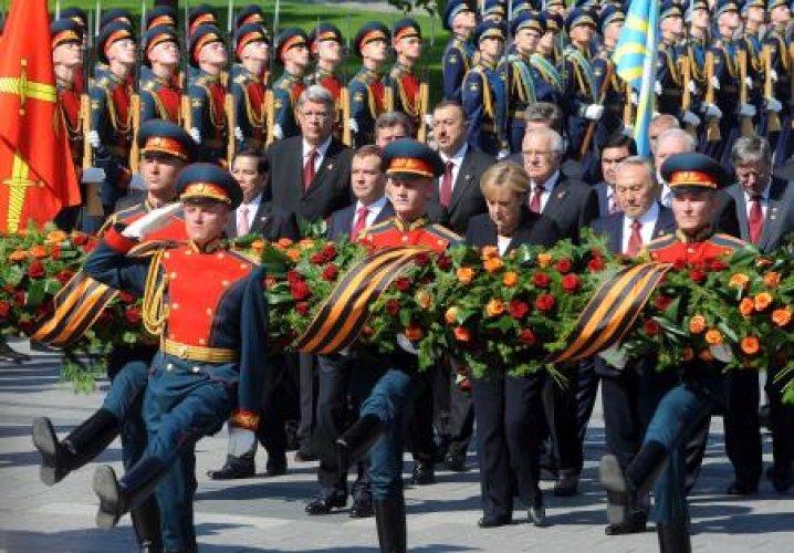 Batılı askerler ilk defa Kızıl Meydan’da - Resim 26