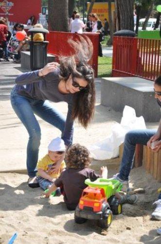 Selin Toktay çocuklarıyla 