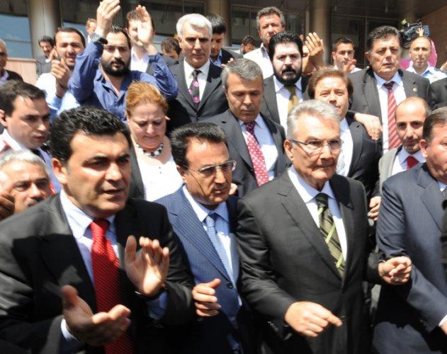 Baykal'ın istifasını gözyaşlarıyla izlediler - Resim 8