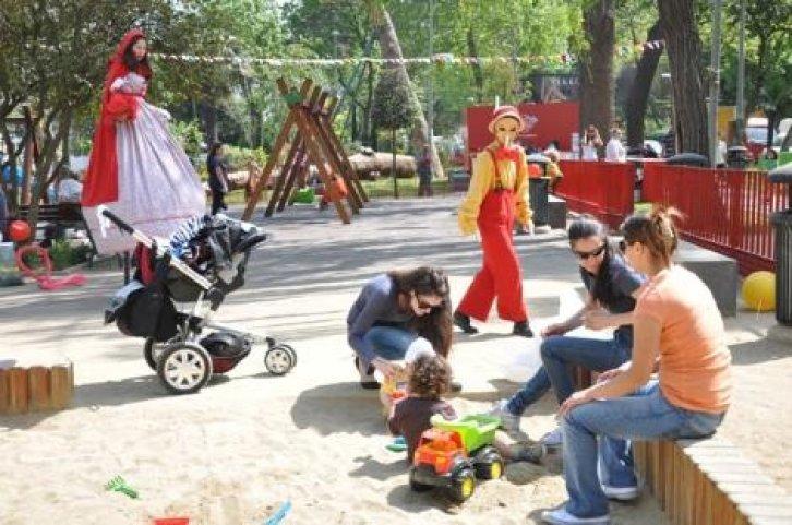 Selin Toktay çocuklarıyla 