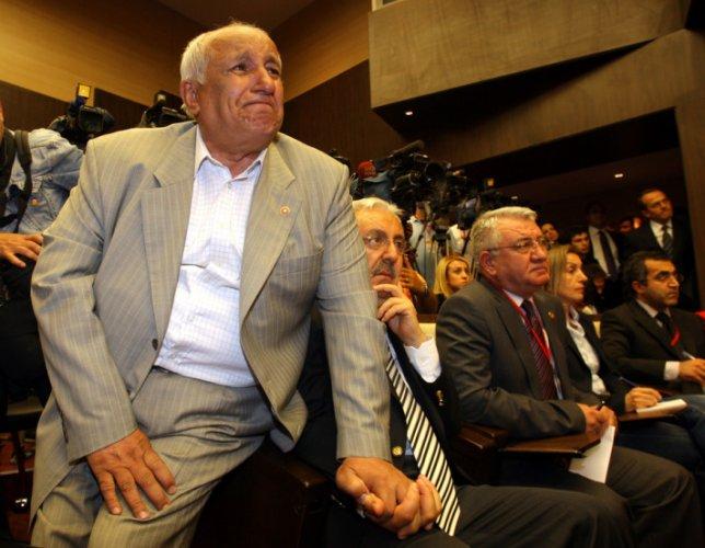 Baykal'ın istifasını gözyaşlarıyla izlediler - Resim 6