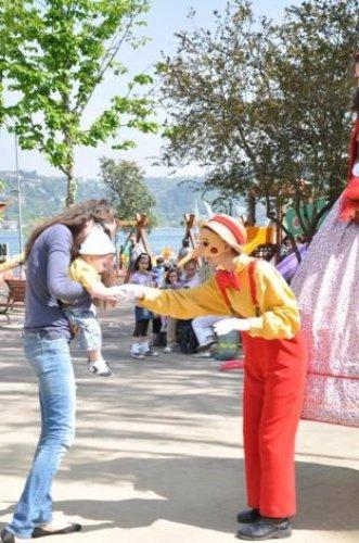 Selin Toktay çocuklarıyla 