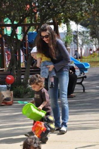 Selin Toktay çocuklarıyla 