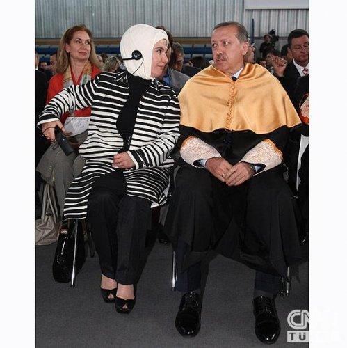 Erdoğan cübbe giydi