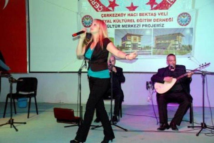 AKP'liler Pınar Sağ'ın konserini terk etti - Resim 3