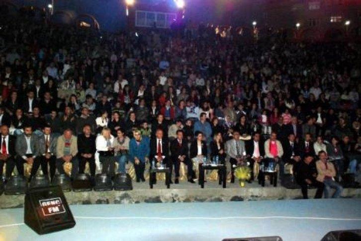 AKP'liler Pınar Sağ'ın konserini terk etti - Resim 2