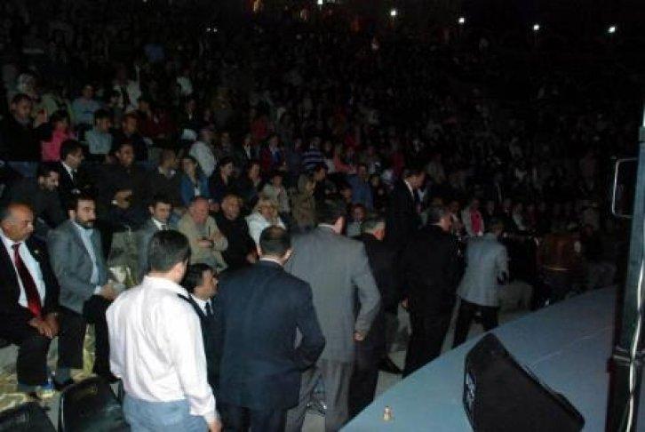 AKP'liler Pınar Sağ'ın konserini terk etti - Resim 4