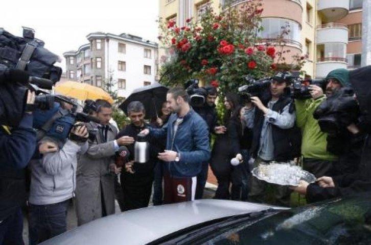 Kerem Kılıçdaroğlu çay servisi yaptı