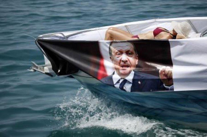 İsraillilerden denizde protesto - Resim 3