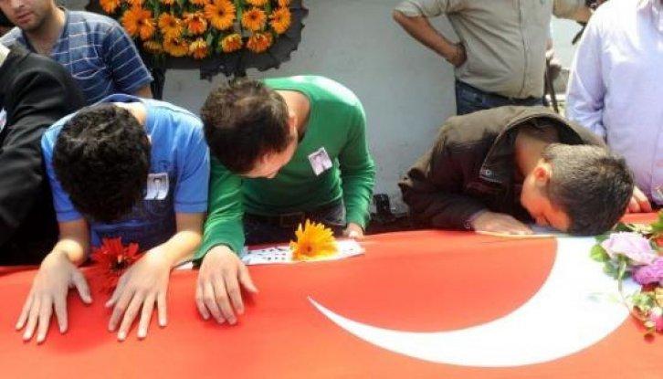 Madenciler son yolculuğuna uğurlanıyor - Resim 13