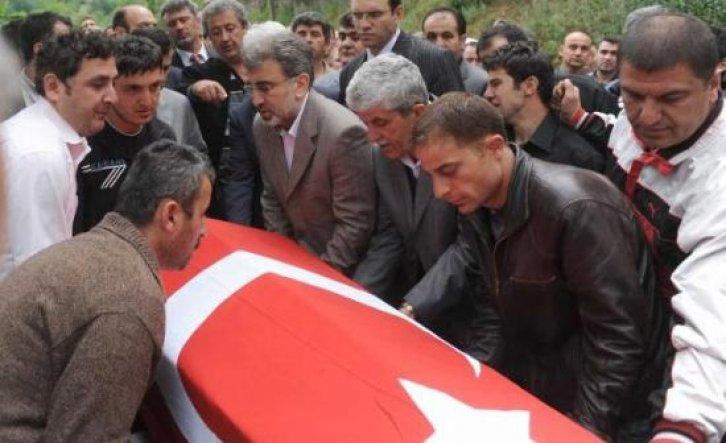 Madenciler son yolculuğuna uğurlanıyor - Resim 6