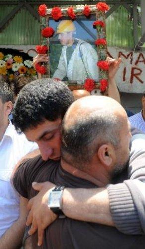 Madenciler son yolculuğuna uğurlanıyor - Resim 19