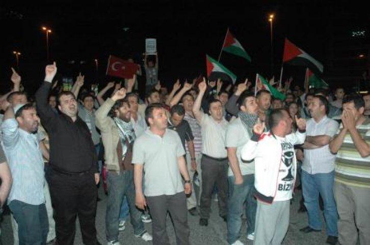 İsrail konsolosluğuna girmek istediler