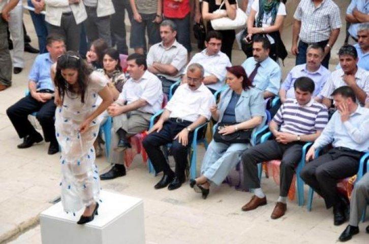 Vali mankeni çıplak sanınca.. - Resim 5