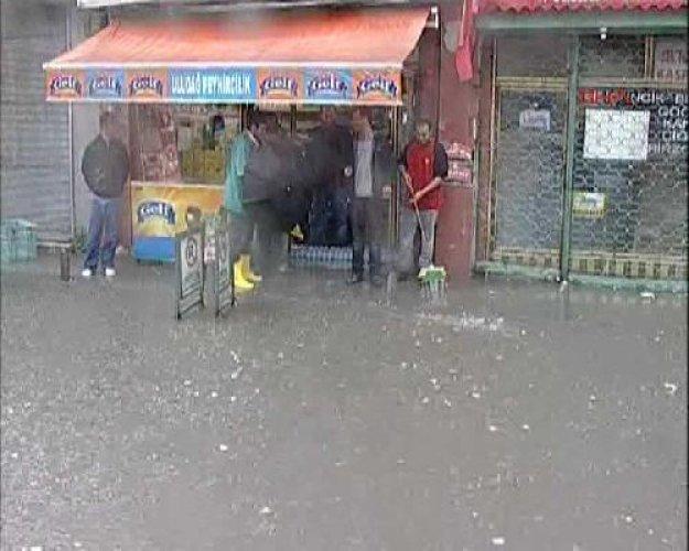 İstanbul'da sağnak yağış - Resim 12