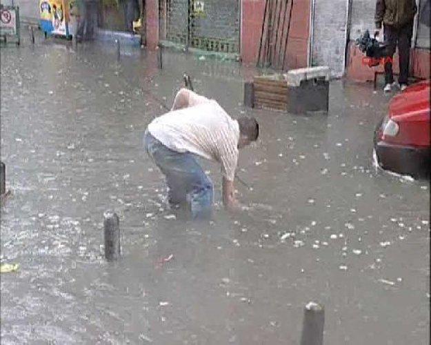 İstanbul'da sağnak yağış - Resim 17