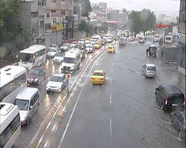 İstanbul'da sağnak yağış - Resim 11