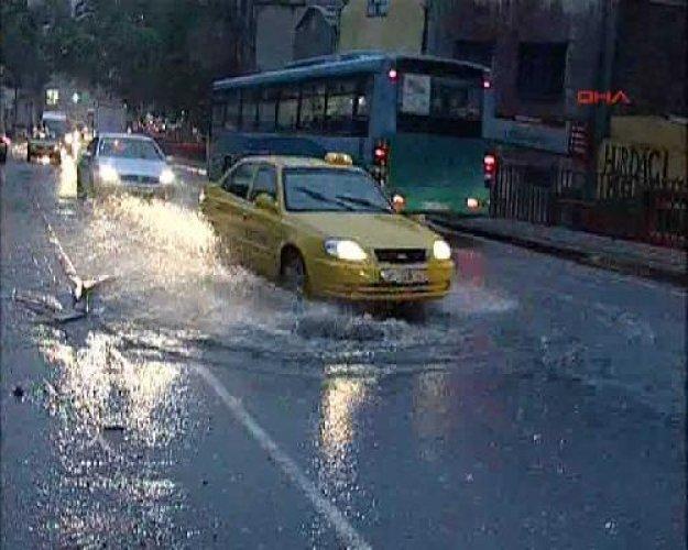 İstanbul'da sağnak yağış - Resim 2