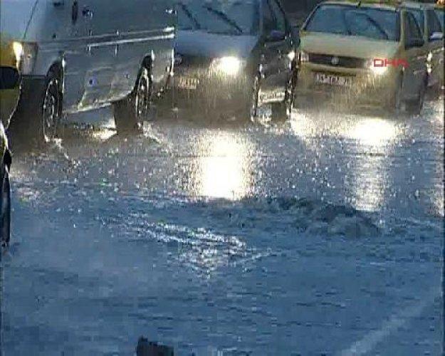 İstanbul'da sağnak yağış - Resim 3