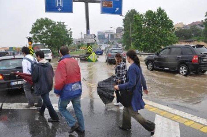 İstanbul'da sağnak yağış - Resim 33
