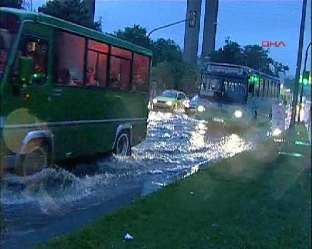 İstanbul'da sağnak yağış - Resim 7