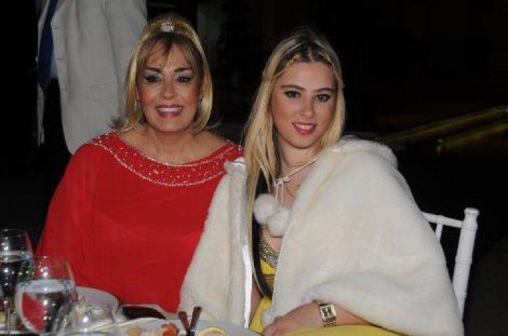 Necla Nazır ve kızı Tuğçe - Resim 1