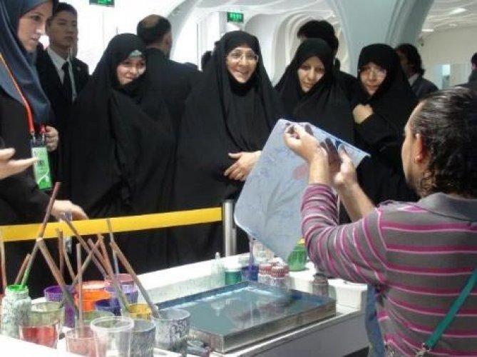 Ahmedinejad'ın eşi Türkiye'de 