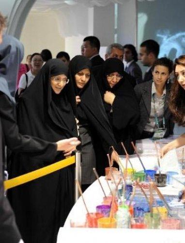 Ahmedinejad'ın eşi Türkiye'de 