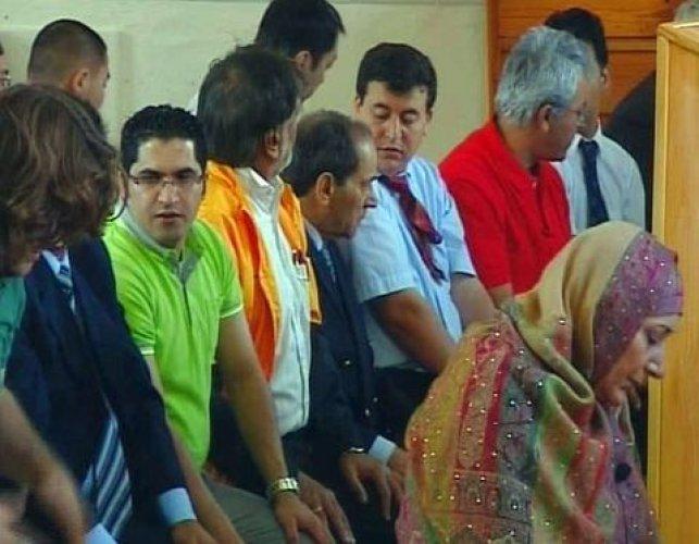 Kadın cuma namazı kıldırdı - Resim 5
