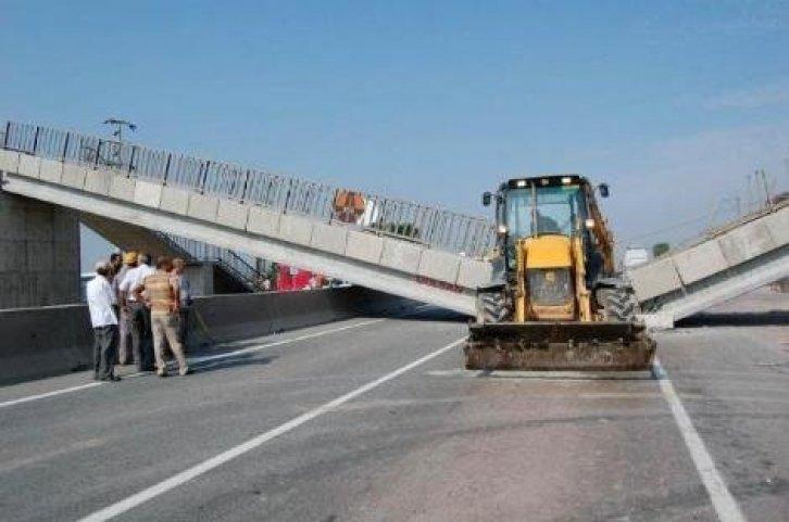 TIR üst geçidi ikiye böldü - Resim 5