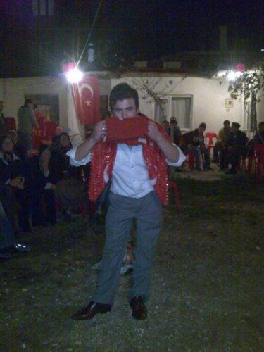 Şehitlerin baba evlerine ateş düştü