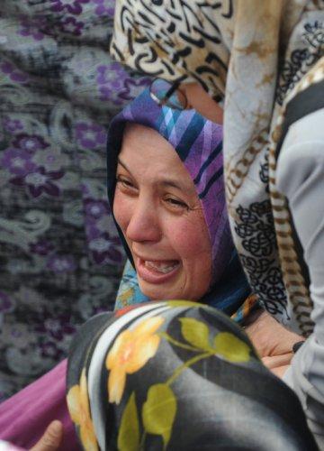 Şehitlerin baba evlerine ateş düştü