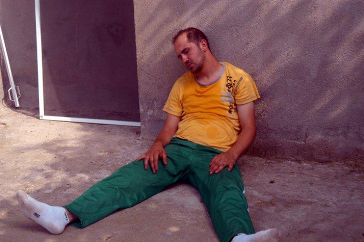 Şehitlerin baba evlerine ateş düştü