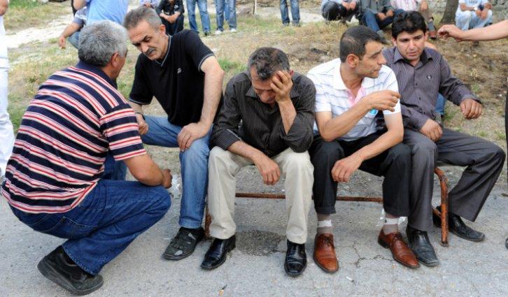 Şehitlerin baba evlerine ateş düştü