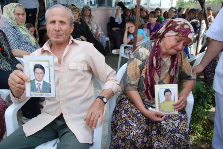 Şehitlerin baba evlerine ateş düştü