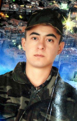 Şehitlerin baba evlerine ateş düştü