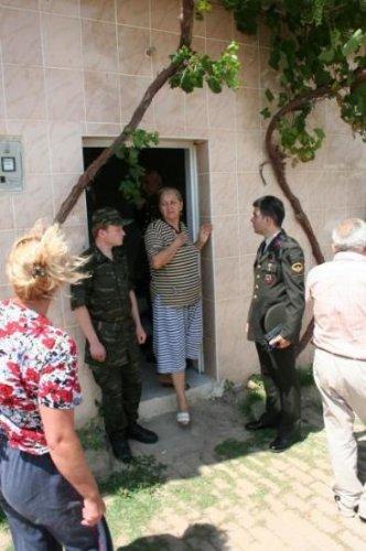 Şehitlerin baba evlerine ateş düştü