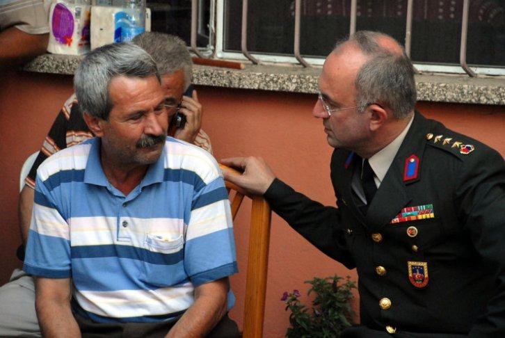 Şehitlerin baba evlerine ateş düştü