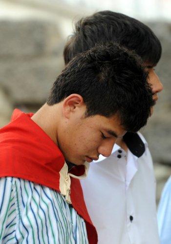 Şehitlerin baba evlerine ateş düştü