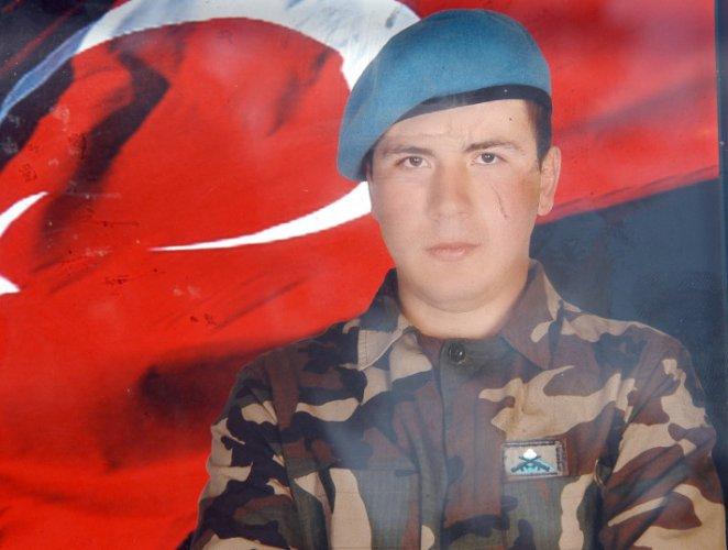 Şehitlerin baba evlerine ateş düştü