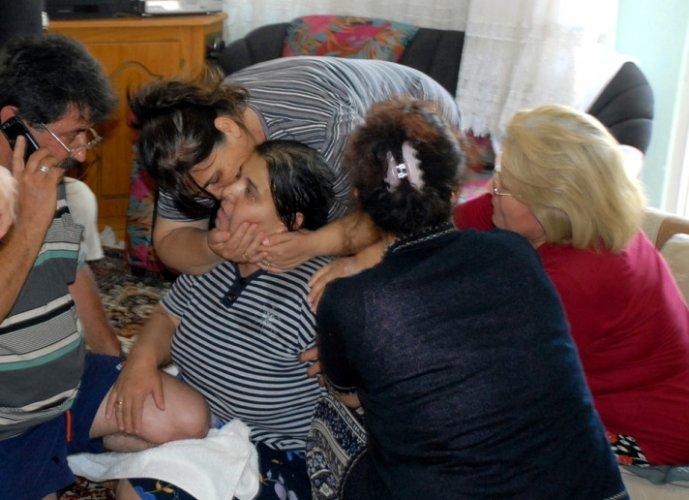 Şehitlerin baba evlerine ateş düştü