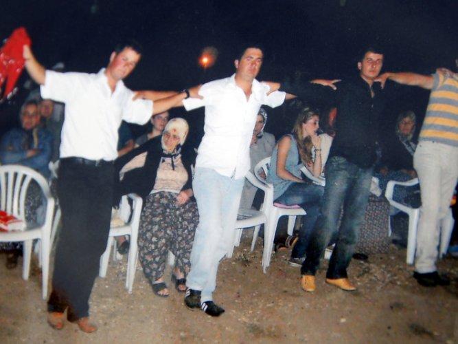 Şehitlerin baba evlerine ateş düştü